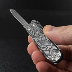 Victorinox Classic SD Brilliant Damascus 17 Victorinox Classic SD Brilliant Damascus -Survivor Gear Shop BMC 0622134.6 46270.1671206028.1280.1280 15558.1671207008
