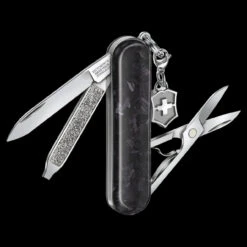 Victorinox Classic SD Brilliant Carbon 17 Victorinox Classic SD Brilliant Carbon -Survivor Gear Shop BMC 0622190.4 99295.1671203376.1280.1280 45198.1671207044