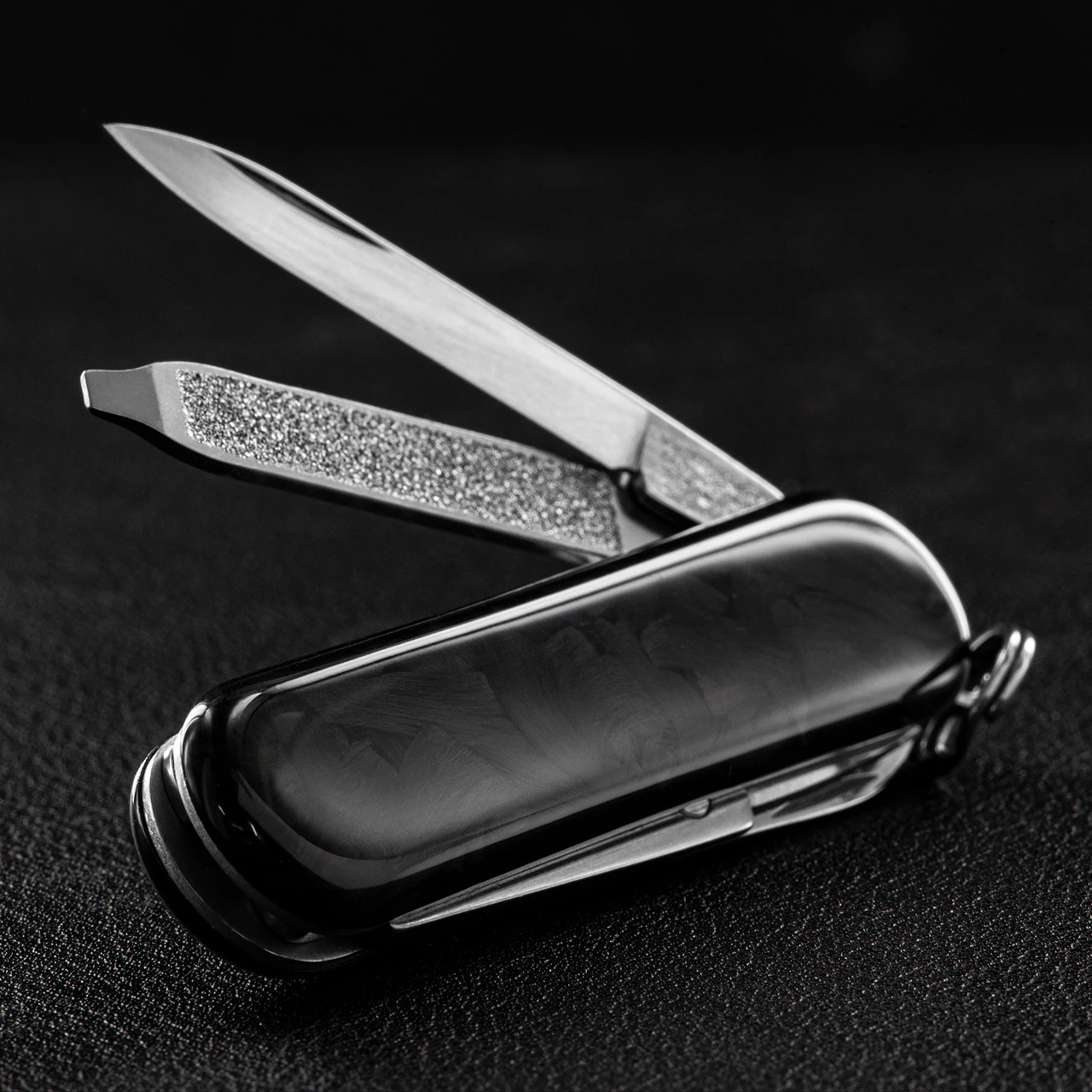 Victorinox Classic SD Brilliant Carbon 3 Victorinox Classic SD Brilliant Carbon