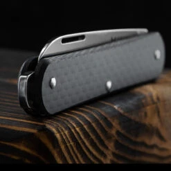 Fox Vulpis 1 Carbon Fibre Penknife 8 Fox Vulpis 1 Carbon Fibre Penknife -Survivor Gear Shop FOX FX VP130CFdet2 02481.1686577598